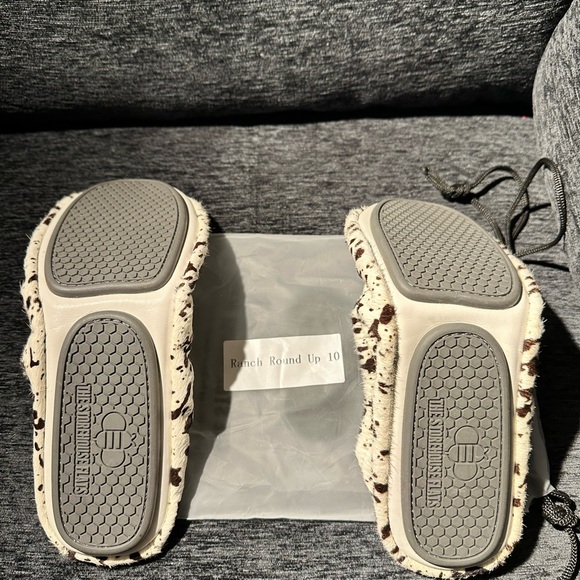 Women’s Storehouse Flats - Picture 2 of 2